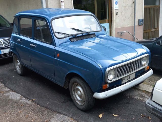 www.targhenere.net/gallery2/wp-content/uploads/2023/06/renault_4_tl_2_2.jpg