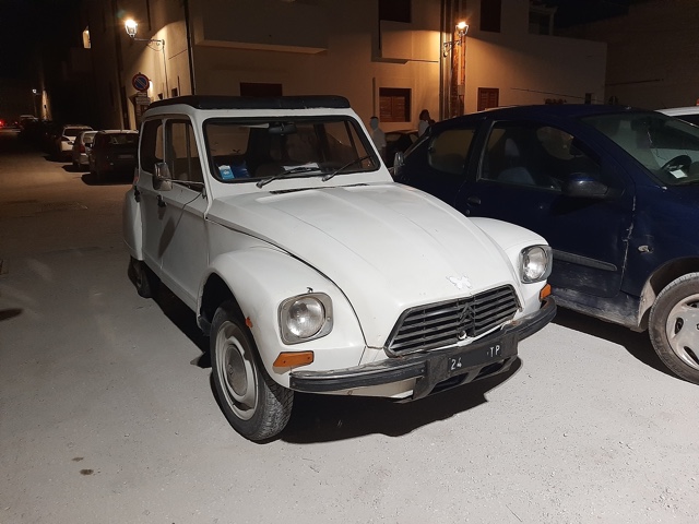 www.targhenere.net/gallery2/wp-content/uploads/2023/07/citroen_dyane_fronte_oinotna_tn45837.jpg