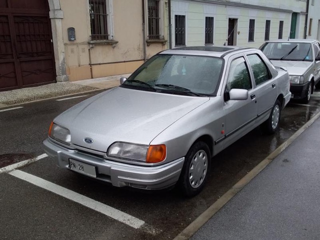 www.targhenere.net/gallery2/wp-content/uploads/2023/07/ford_sierra_18_ghia_1990_2.jpg