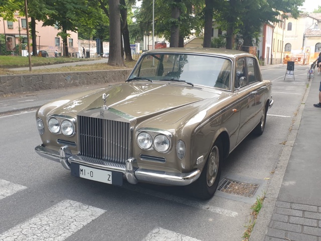 www.targhenere.net/gallery2/wp-content/uploads/2023/07/rollsroycesilvershadowant.jpg