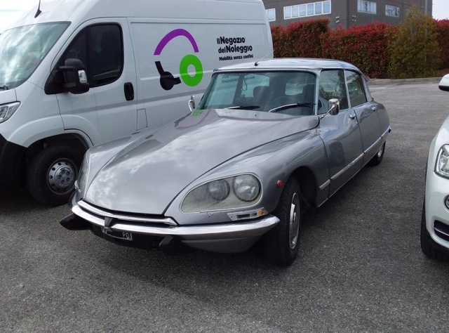 www.targhenere.net/gallery2/wp-content/uploads/2023/08/citroen_ds_21_1972_2.jpg
