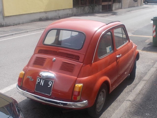 www.targhenere.net/gallery2/wp-content/uploads/2023/08/fiat500r-1975rossocorallopn_siralec_tn46449.jpg