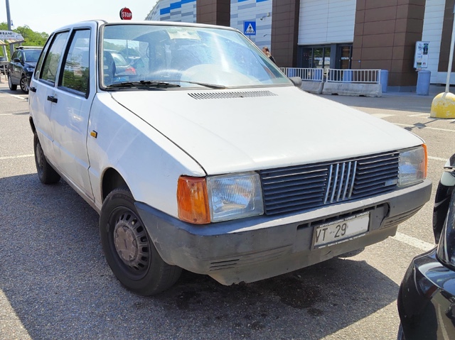 www.targhenere.net/gallery2/wp-content/uploads/2023/08/fiat_uno_vt29_1.jpg