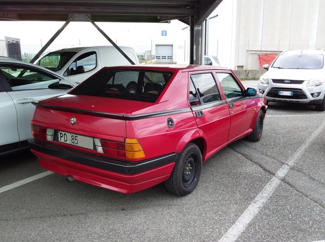 www.targhenere.net/gallery2/wp-content/uploads/2023/09/alfa_romeo_75_t_spark_1987_2.jpg