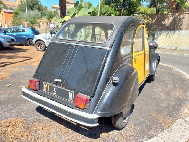 www.targhenere.net/gallery2/wp-content/uploads/2023/09/citroen2cv_bue_tn15888_02.jpg