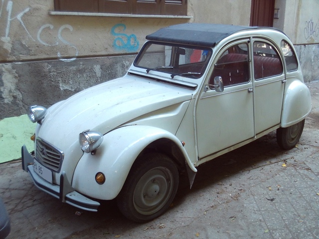 www.targhenere.net/gallery2/wp-content/uploads/2023/09/citroen_2cv_set23_front.jpg