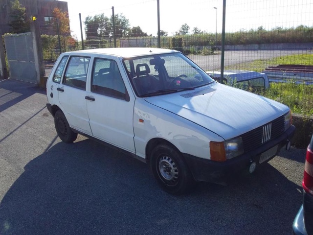 www.targhenere.net/gallery2/wp-content/uploads/2023/09/fiat_uno_45_fire_1988_02.jpg