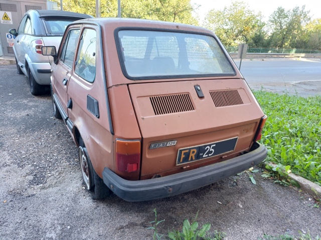 www.targhenere.net/gallery2/wp-content/uploads/2023/10/fiat126_bue_tn53965.jpg