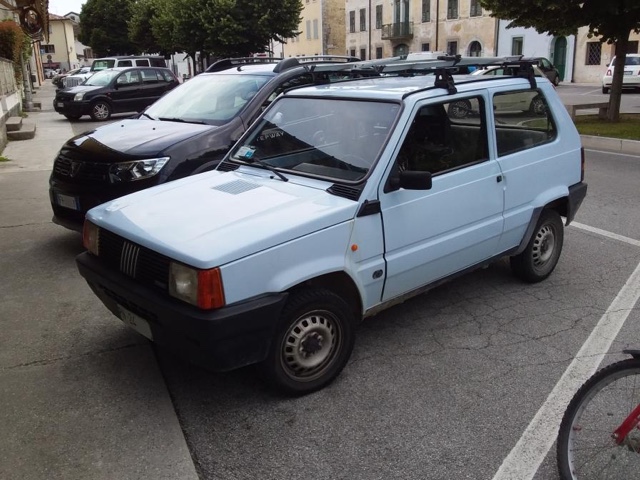 www.targhenere.net/gallery2/wp-content/uploads/2023/10/fiat_panda_750_cl_1987_02.jpg