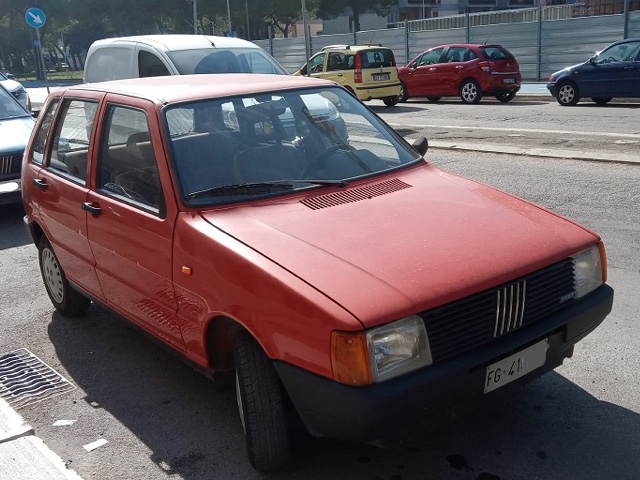www.targhenere.net/gallery2/wp-content/uploads/2023/10/fiat_uno_rossa_fg_41.jpg