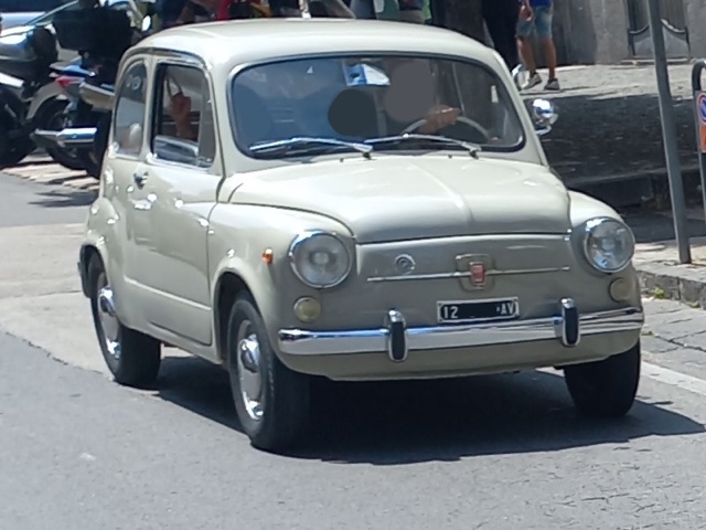www.targhenere.net/gallery2/wp-content/uploads/2023/11/fiat_600_d_2.jpg
