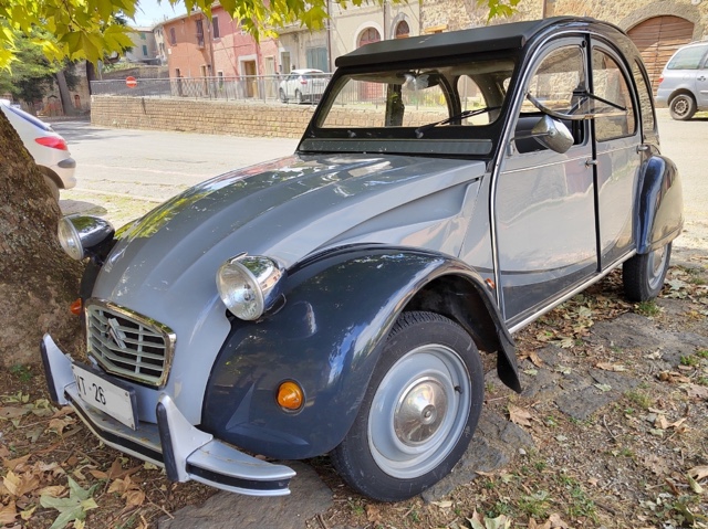 www.targhenere.net/gallery2/wp-content/uploads/2023/12/citroen_2cv6_vt26.jpg