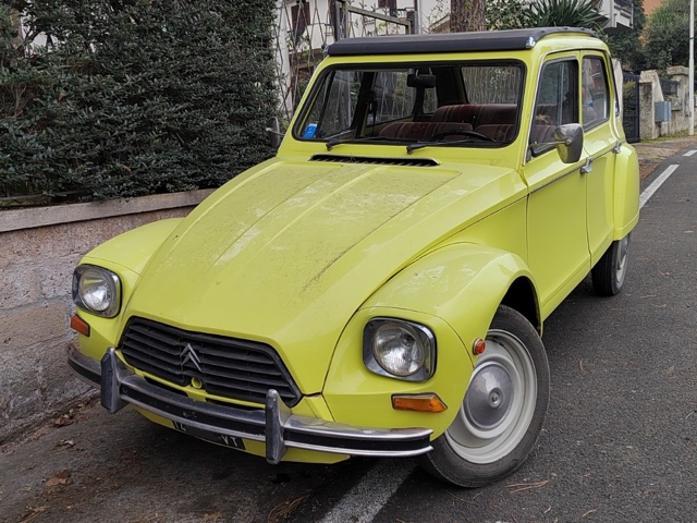 www.targhenere.net/gallery2/wp-content/uploads/2023/12/citroen_dyane_vt14_ant.jpg