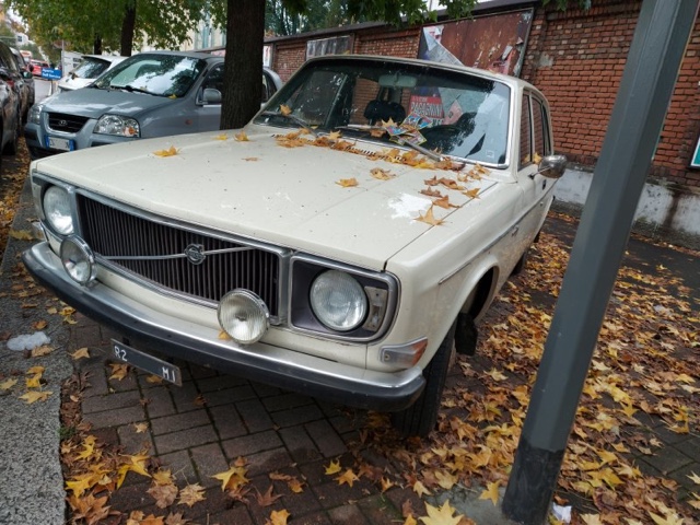 www.targhenere.net/gallery2/wp-content/uploads/2023/12/volvo_144_mir2_fronte.jpg