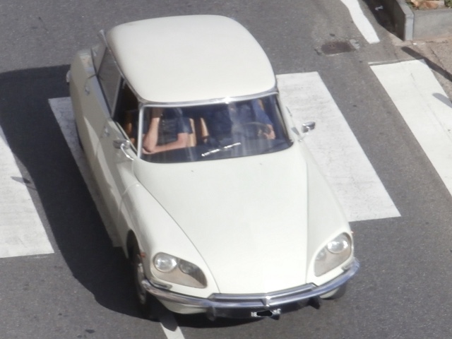 www.targhenere.net/gallery2/wp-content/uploads/2024/01/citroen_ds_anteriore.jpg