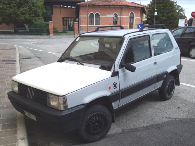 www.targhenere.net/gallery2/wp-content/uploads/2024/01/fiat_panda_4x4_1989_02.jpg