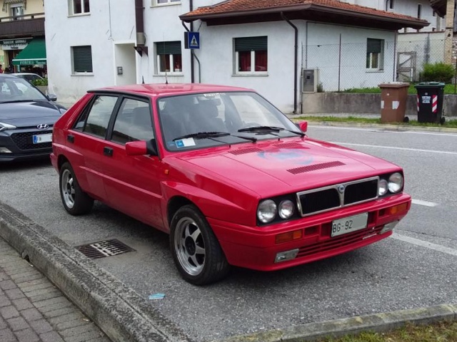 www.targhenere.net/gallery2/wp-content/uploads/2024/01/lancia_delta_hf_integrale_8v_1988.jpg