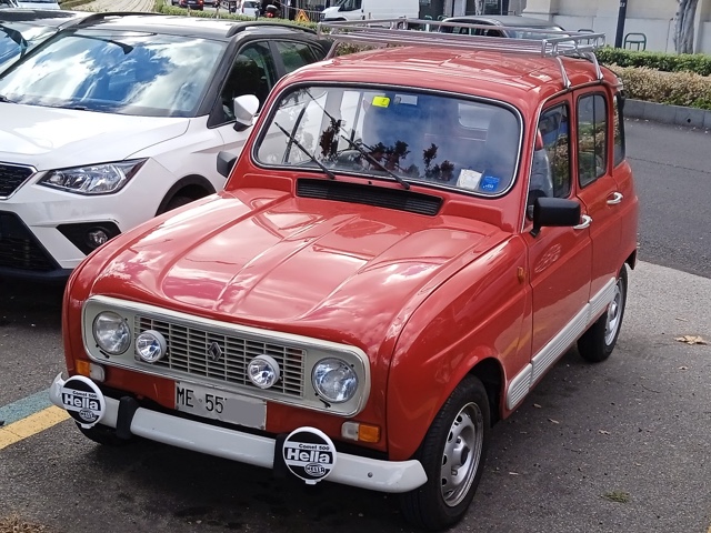 www.targhenere.net/gallery2/wp-content/uploads/2024/01/renault_4_tl_anteriore.jpg