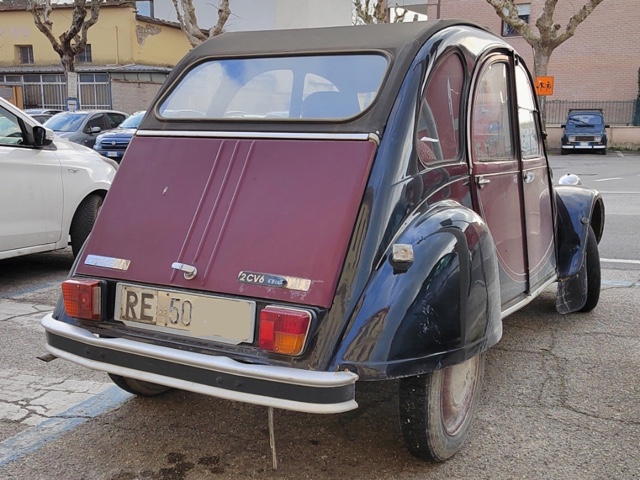 www.targhenere.net/gallery2/wp-content/uploads/2024/02/citroen_2cv_re50.jpg