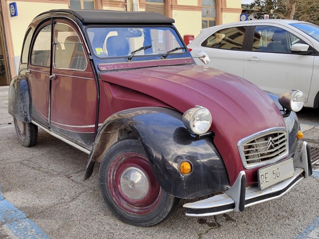 www.targhenere.net/gallery2/wp-content/uploads/2024/02/citroen_2cv_re50_01.jpg