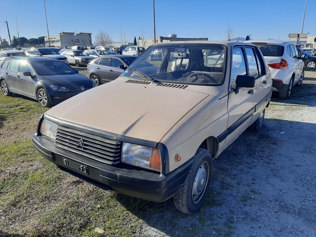 www.targhenere.net/gallery2/wp-content/uploads/2024/02/citroen_visa_fronte_oinotna_tn34959.jpg