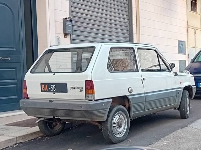 www.targhenere.net/gallery2/wp-content/uploads/2024/02/fiat_panda_30_-1980_tonymura_tn35393.jpg