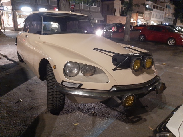 www.targhenere.net/gallery2/wp-content/uploads/2024/03/citroen_ds_fronte_oinotna_tn48815.jpg