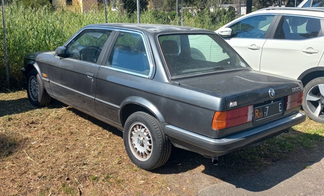 www.targhenere.net/gallery2/wp-content/uploads/2024/04/bmw_320i_argiuliasuper_tn56007.jpg