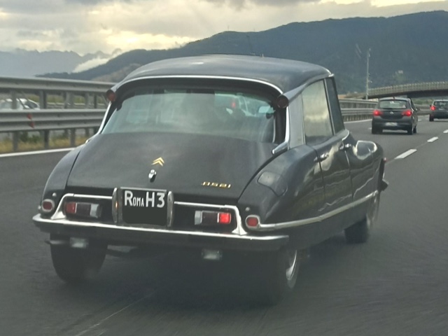 www.targhenere.net/gallery2/wp-content/uploads/2024/04/citroen_ds21_argiuliasuper_tn64139.jpg