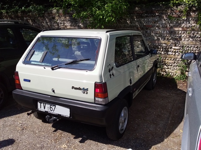 www.targhenere.net/gallery2/wp-content/uploads/2024/04/fiat_panda_4x4_1986_2.jpg