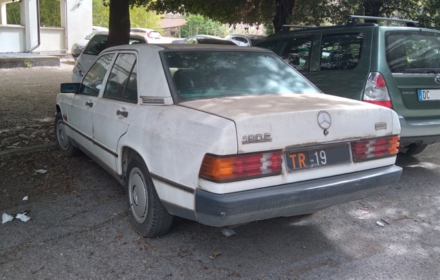www.targhenere.net/gallery2/wp-content/uploads/2024/04/mercedes-benz_190_e_-_1984_targhemodenesi_tn10839.jpg