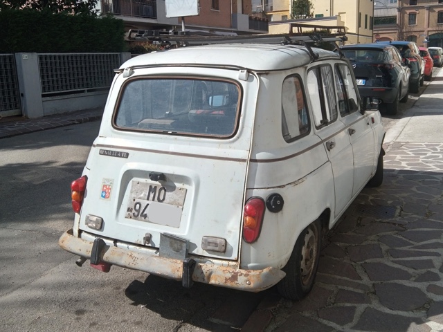www.targhenere.net/gallery2/wp-content/uploads/2024/04/renault_4_tl_-_1992_2_targhemodenesi_tn74500.jpg