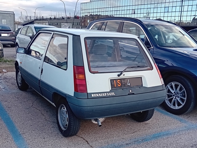 www.targhenere.net/gallery2/wp-content/uploads/2024/04/renault_supercinque_3p_950_gtl_tonymura_tn41115.jpg