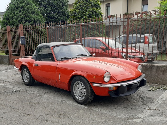 www.targhenere.net/gallery2/wp-content/uploads/2024/04/triumph_spitfire_oinotna_fronte.jpg