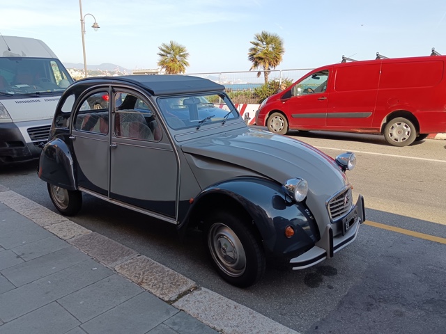 www.targhenere.net/gallery2/wp-content/uploads/2024/05/citroen_2_cv_apr24_front_blowup_tn49199.jpg