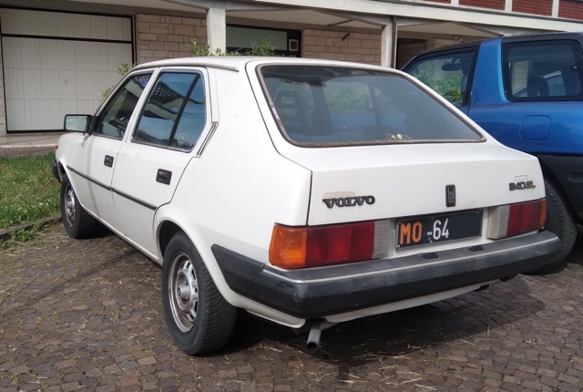 www.targhenere.net/gallery2/wp-content/uploads/2024/05/volvo_340_gl_-_1985_targhemodenesi_tn70894.jpg