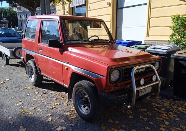 www.targhenere.net/gallery2/wp-content/uploads/2024/06/daihatsu_rocky_20_soft-top_anteriore.jpg