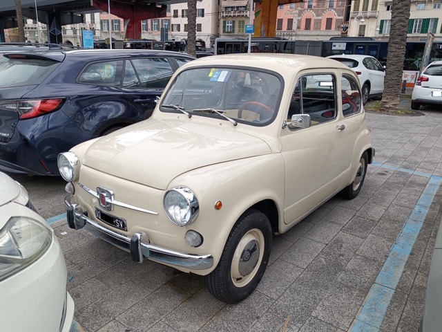 www.targhenere.net/gallery2/wp-content/uploads/2024/06/fiat_600_d_mag24_front.jpg