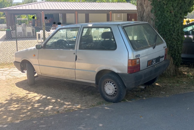 www.targhenere.net/gallery2/wp-content/uploads/2024/07/fiat_uno_1_1_argiuliasuper_tn74113.jpg