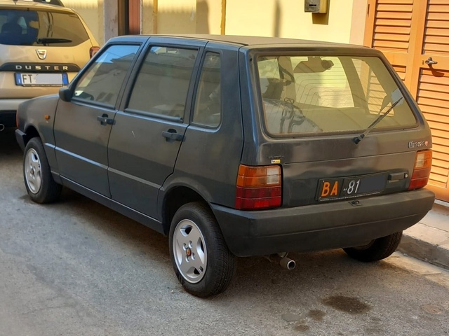 www.targhenere.net/gallery2/wp-content/uploads/2024/07/fiat_uno_ba81_giovannispalla_tn56918.jpg