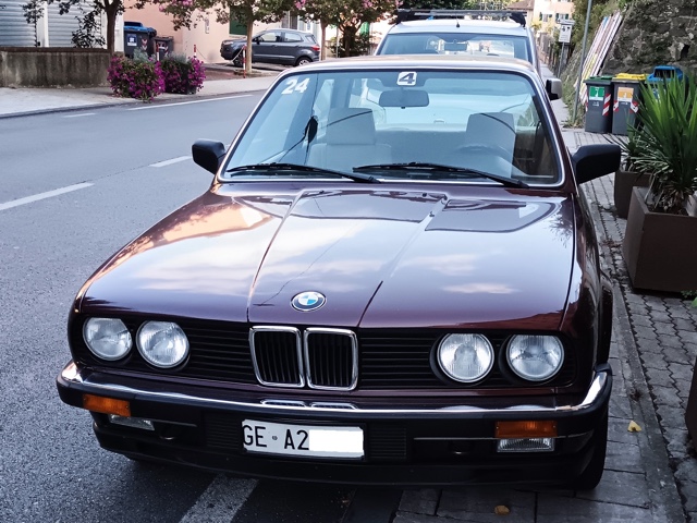www.targhenere.net/gallery2/wp-content/uploads/2024/08/bmw_e30_320_ago24_front_blowup_tn38924.jpg