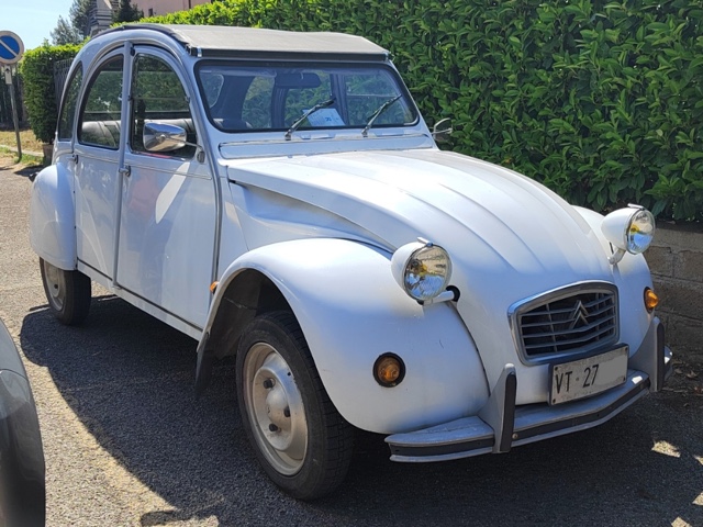 www.targhenere.net/gallery2/wp-content/uploads/2024/08/citroen_2cv_vt27.jpg