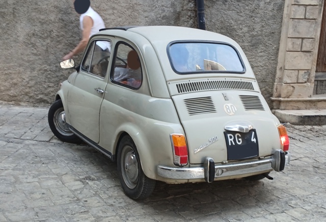 www.targhenere.net/gallery2/wp-content/uploads/2024/08/fiat_500_f_-_1968_4_targhemodenesi_tn60783.jpg