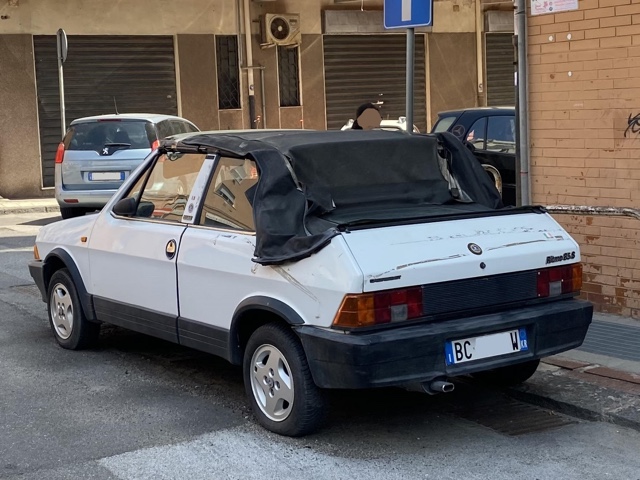 www.targhenere.net/gallery2/wp-content/uploads/2024/08/fiatritmo85s-cabrio-giu84_luzzo_tn50566.jpg