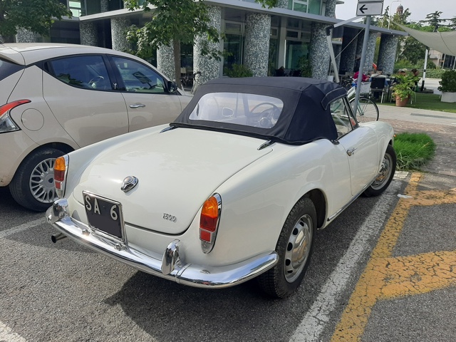 www.targhenere.net/gallery2/wp-content/uploads/2024/09/alfa_romeo_giulietta_spider_retro_oinotna_tn34411.jpg
