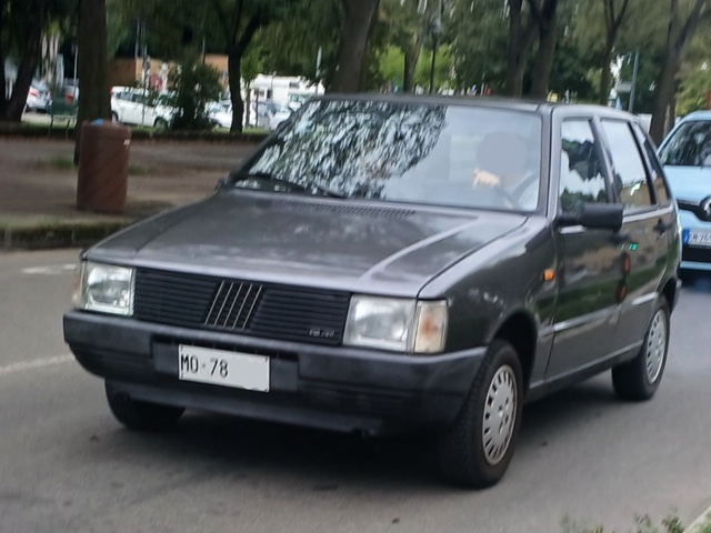www.targhenere.net/gallery2/wp-content/uploads/2024/09/fiat_uno_60_sl_-_1988_1.jpg