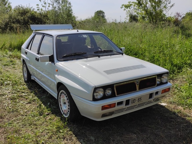 www.targhenere.net/gallery2/wp-content/uploads/2024/09/lancia_delta_hf_integrale_8v_1988_1990_2.jpg