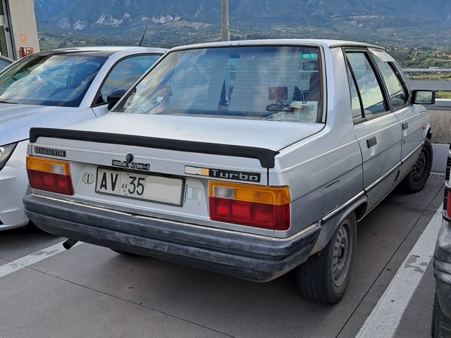 www.targhenere.net/gallery2/wp-content/uploads/2024/09/renault_9_tse_2.jpg