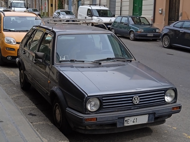 www.targhenere.net/gallery2/wp-content/uploads/2024/09/vw_golf_carat_anteriore.jpg