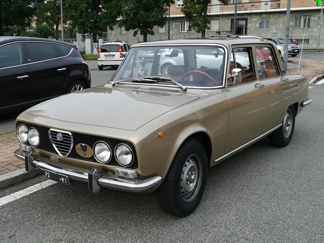 www.targhenere.net/gallery2/wp-content/uploads/2024/10/alfa2000mip3a_giant_tn72168.jpg
